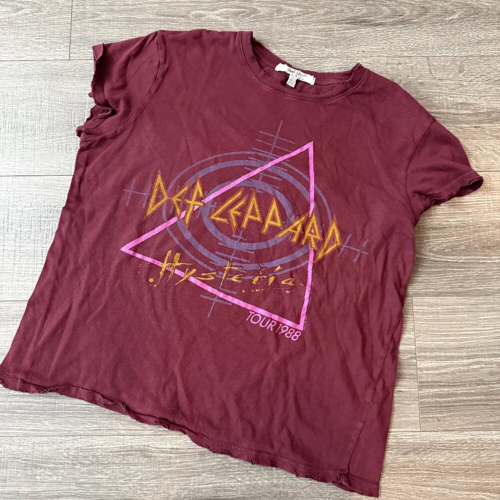 Junk Food Clothing Def Leppard Band Tour Graphic Tee Red Maroon Size Medium
